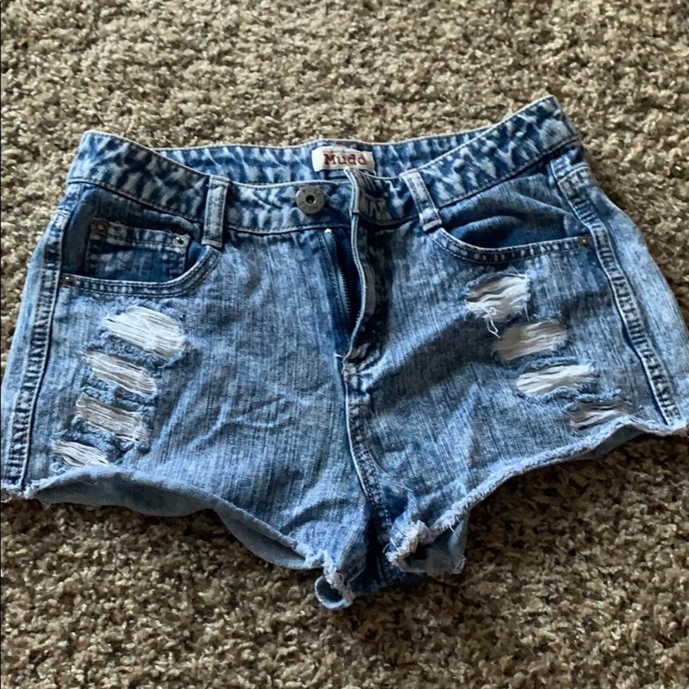 Distressed Jean shorts - Picture 3 of 10